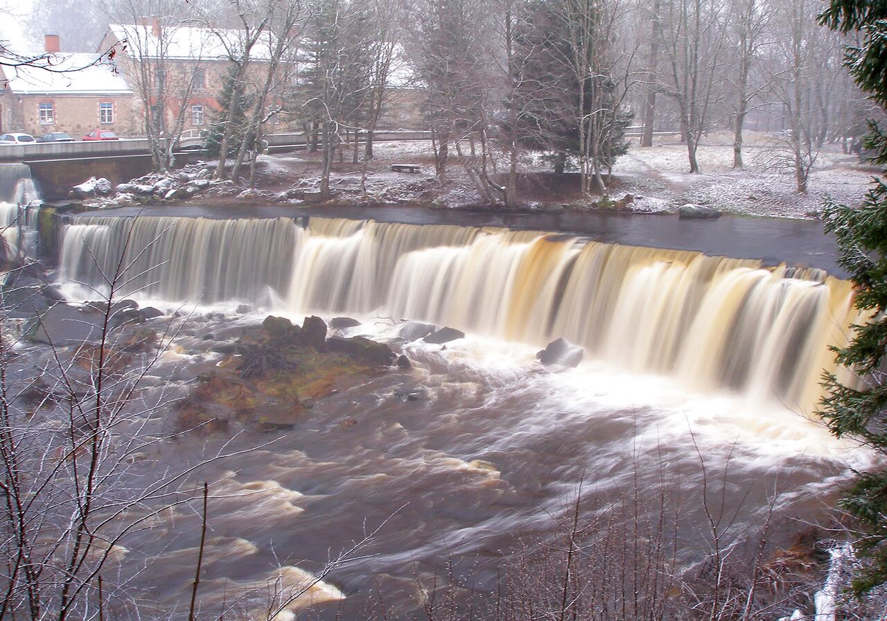 Keila-Joa waterfall flowing over a wide limestone ledge